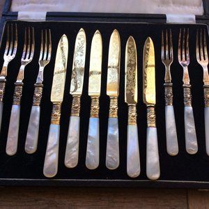 MOTHER OF PEARL & GOLD KNIVES & FORKS SHEFFIELD OF ENGLAND